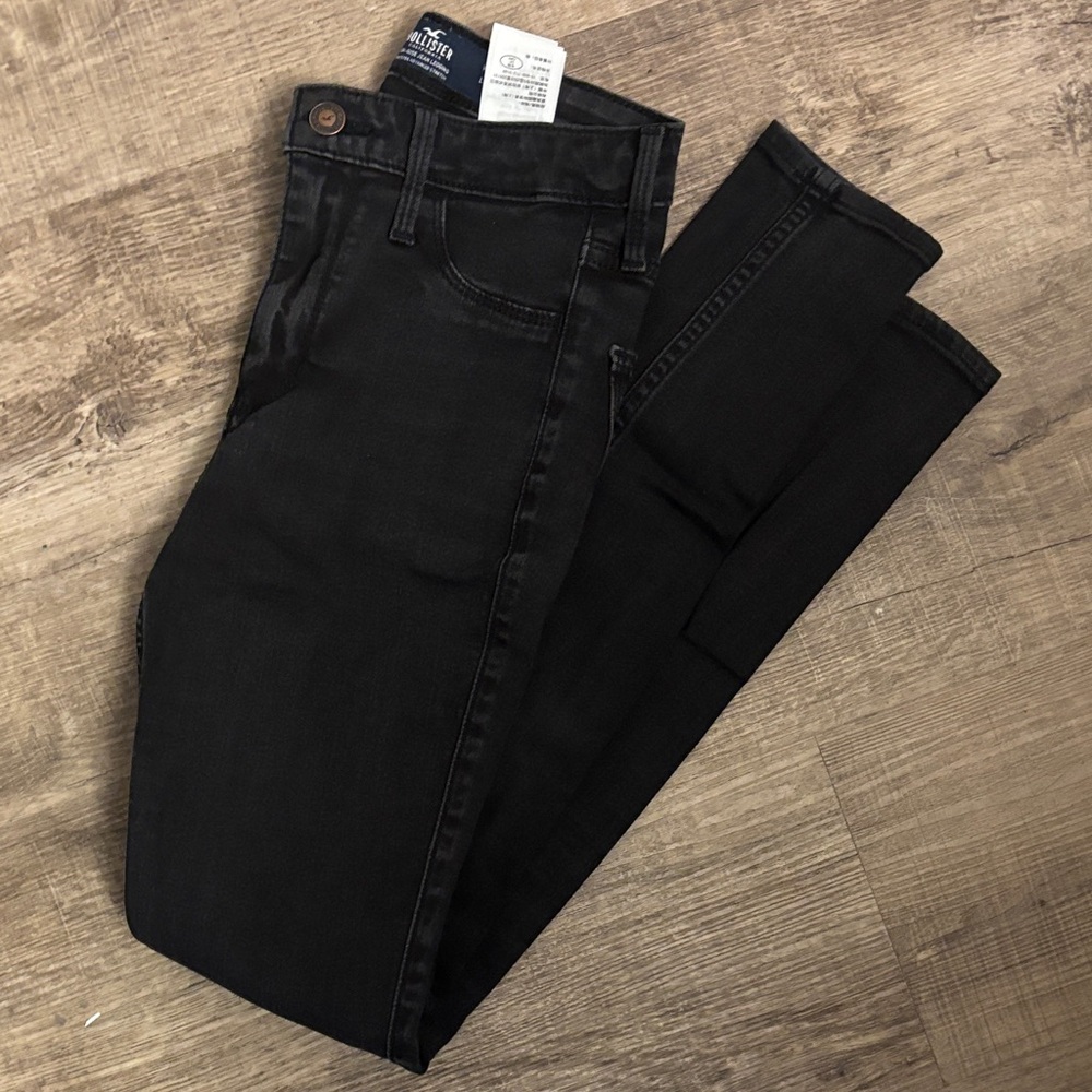 Hollister women’s Dark Black Skinny Jeans